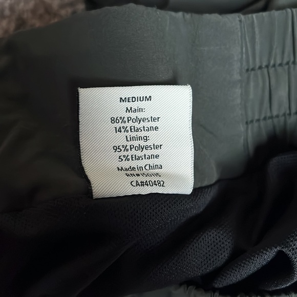 Medium green varley shorts - Picture 4 of 6